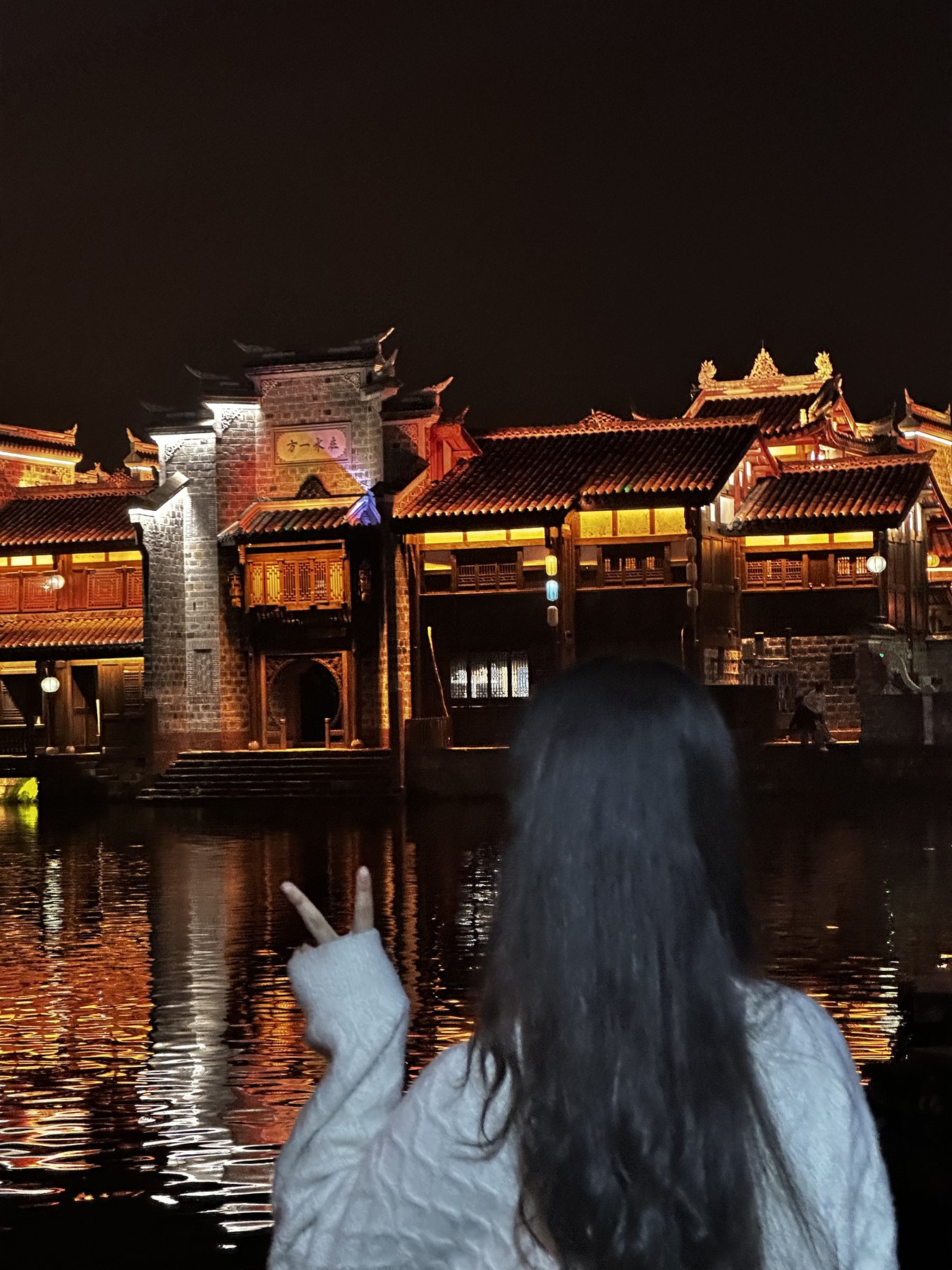 宜宾李庄古镇夜景和水边灯光